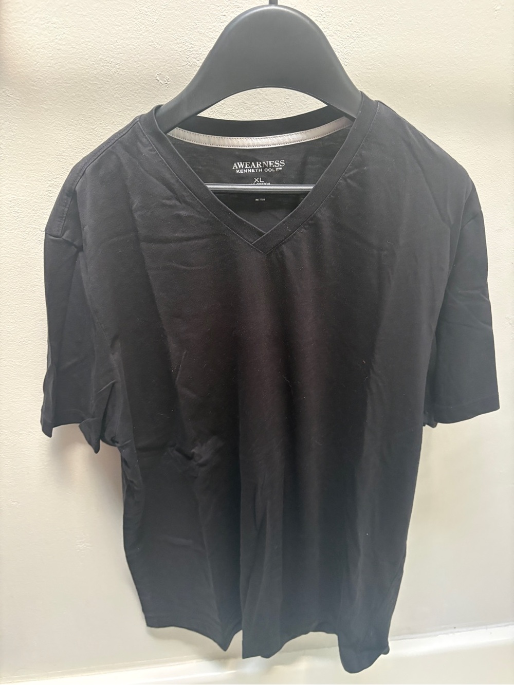 Kenneth Cole Black V-Neck Short Sleeve Tee
